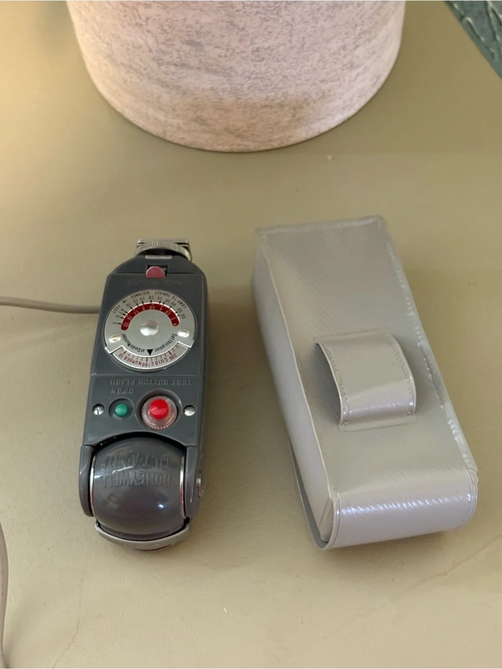 Honeywell Gray Vintage Flash Unit with Gray Case